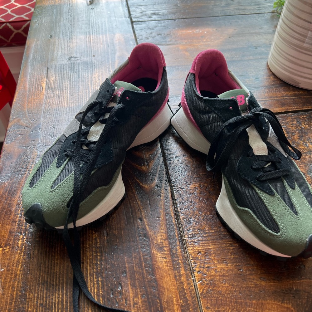 New Balance 327 Men’s size 8